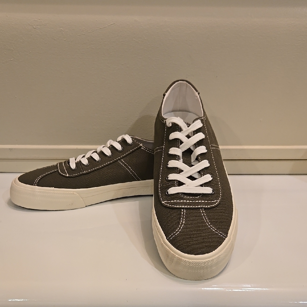 NWOT Wms Olive Green Canvas Sneakers